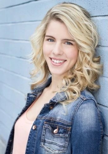 艾米莉·贝特·理查兹 Emily Bett Rickards