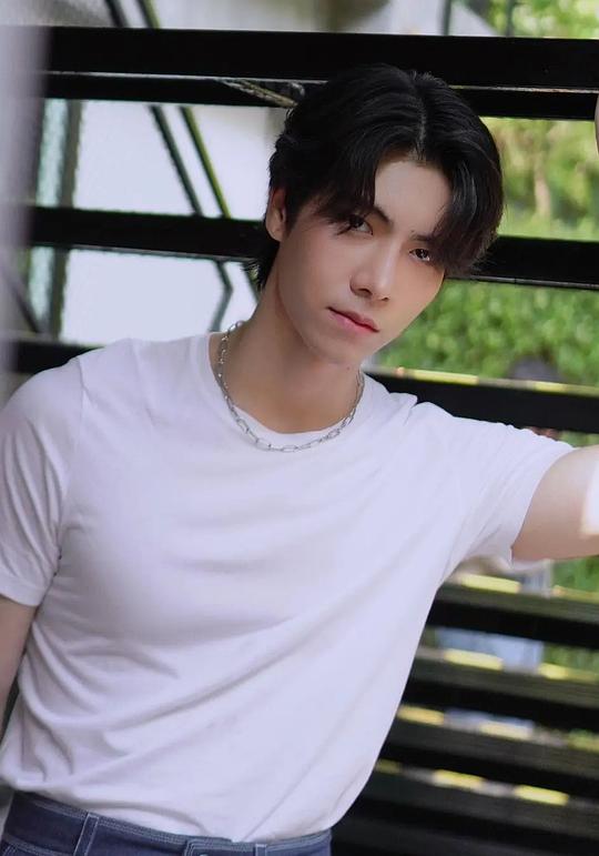 胡家杰 JJ Patiphan Fueangfunuwat