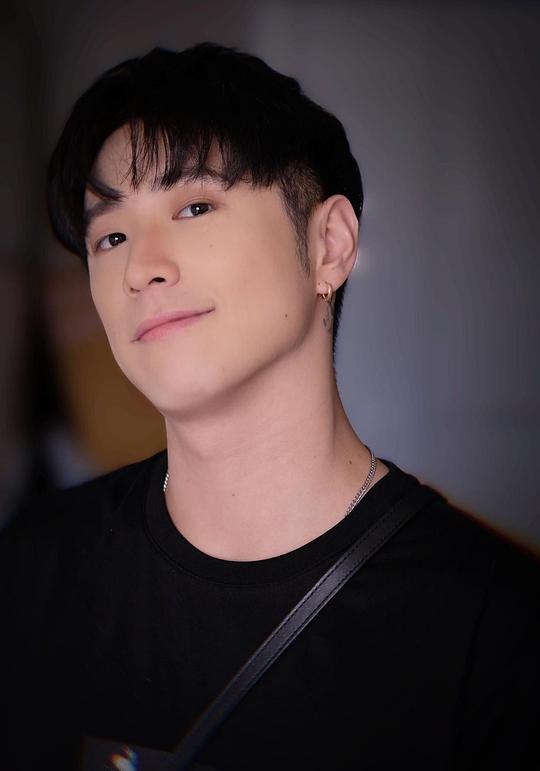 闵里泓 Min Il Hong