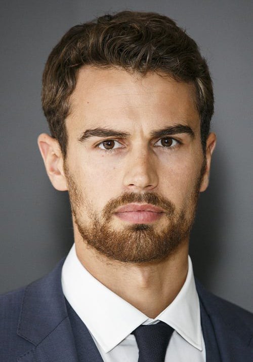 西奥·詹姆斯 Theo James