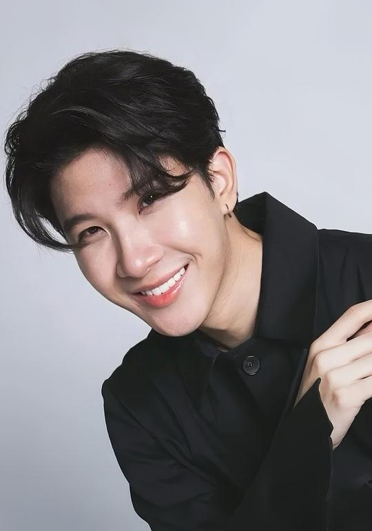 塔纳瓦·拉达纳奇派山 Thanawat Ratanakitpaisan