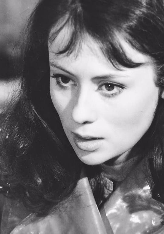 安娜·德勒兹 Anne Deleuze