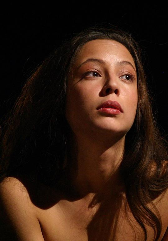 卡米拉·法乔利 Kamilla Fátyol