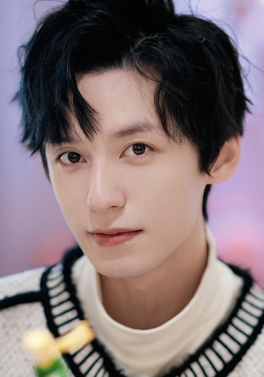 夜逸 Yi Ye