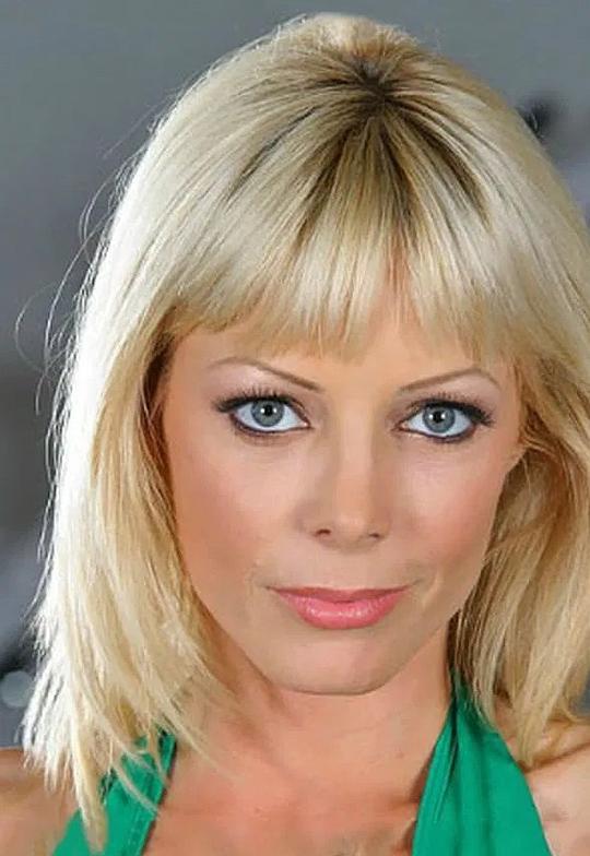 霍莉·桑普森 Holly Sampson