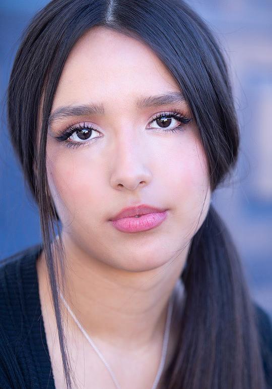 伊莎贝拉·马德里加尔 Isabella Madrigal