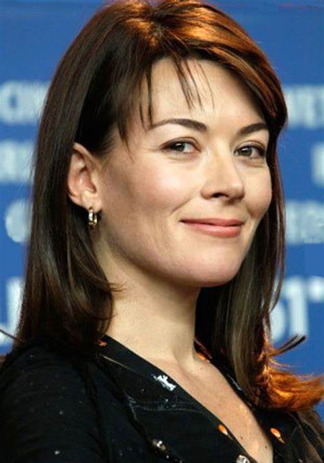 贾斯蒂恩·瓦戴尔 Justine Waddell