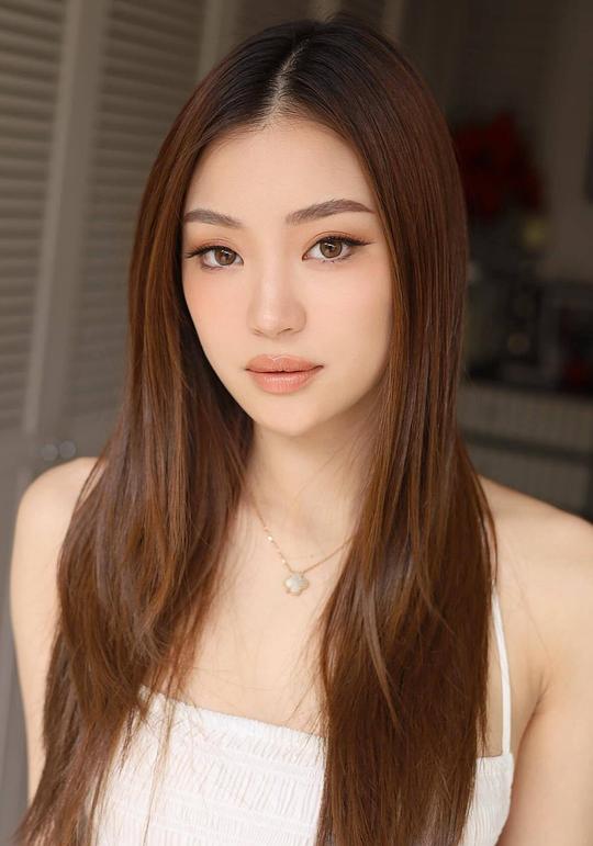 纳莎·泰查蒙卡拉皮瓦 Natsha Taechamongkalapiwat