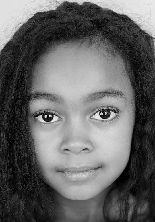 阿西娅-斯凯·芬蒂 Asia-Sky Fenty