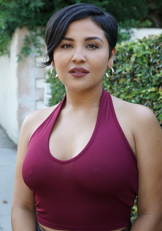安妮·冈萨雷斯 Annie Gonzalez