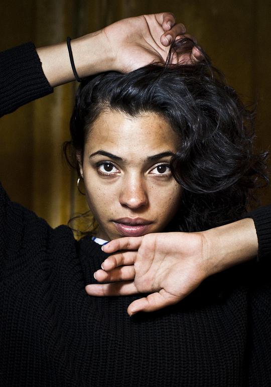 琪塔·昂罗 Zita Hanrot