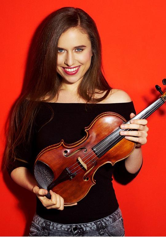 朱莉·萨维赛纳 Julie Svecená