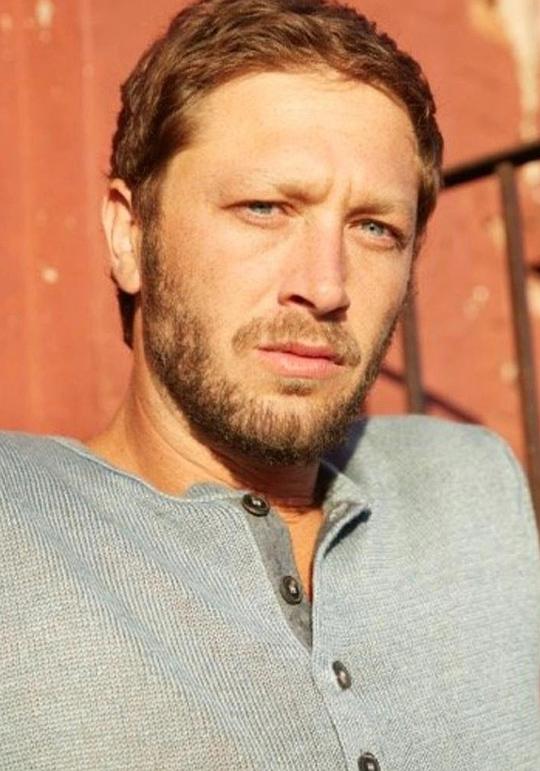 艾邦·摩斯-巴克拉赫 Ebon Moss-Bachrach