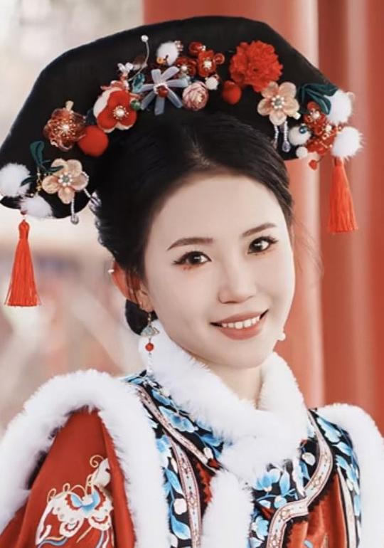 甄雪凝 Xuening Zhen