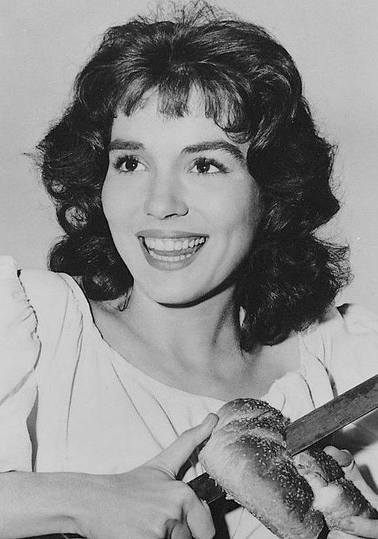 佐拉·兰帕特 Zohra Lampert