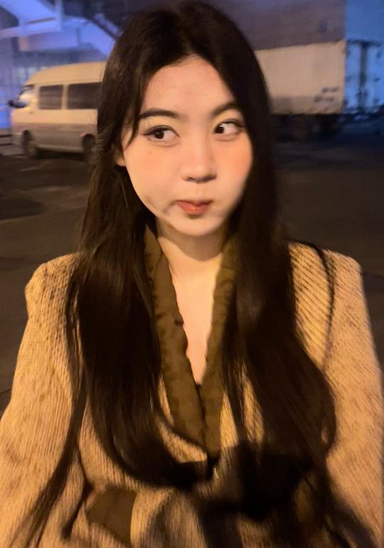 庞欣怡 Xiniyi Pang