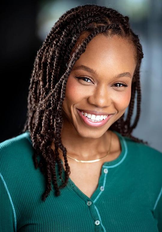 亚历克西斯·霍尔特 Alexis Holt