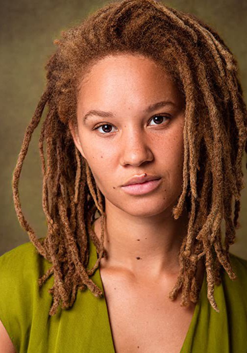 阿尤拉·斯马特 Ayoola Smart