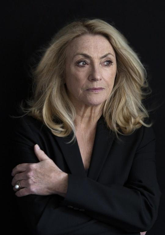 索比亚格·侯菲尔德 Solbjørg Højfeldt