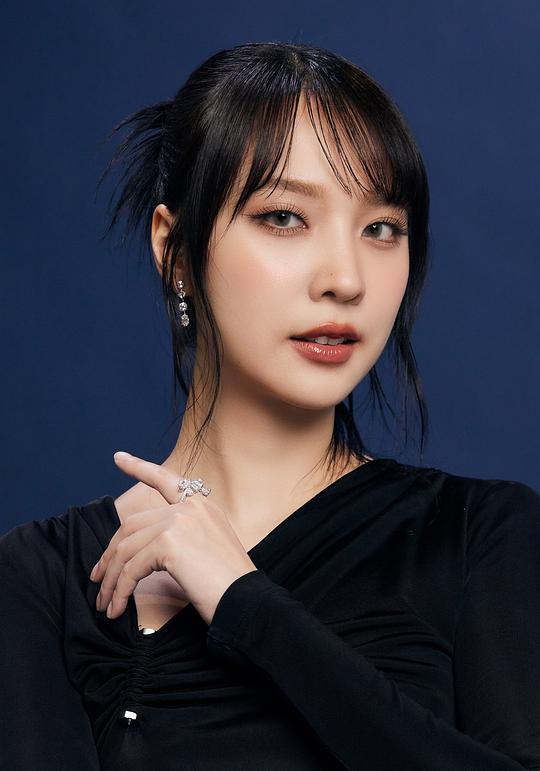 普洛伊湘普·素帕莎 Ployshompoo Supsap