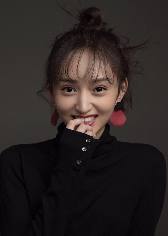 黄昊月 Haoyue Huang