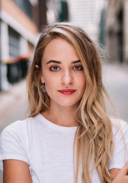 卡琳娜·班诺 Karina Banno