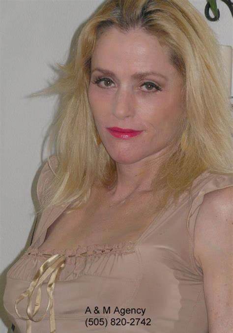 朱莉娅·米内西 Julia Minesci