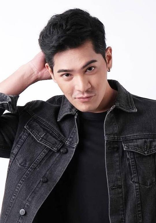 皮西蓬·尼提朋瓦塔纳 Pisitphol Nitipongwattana