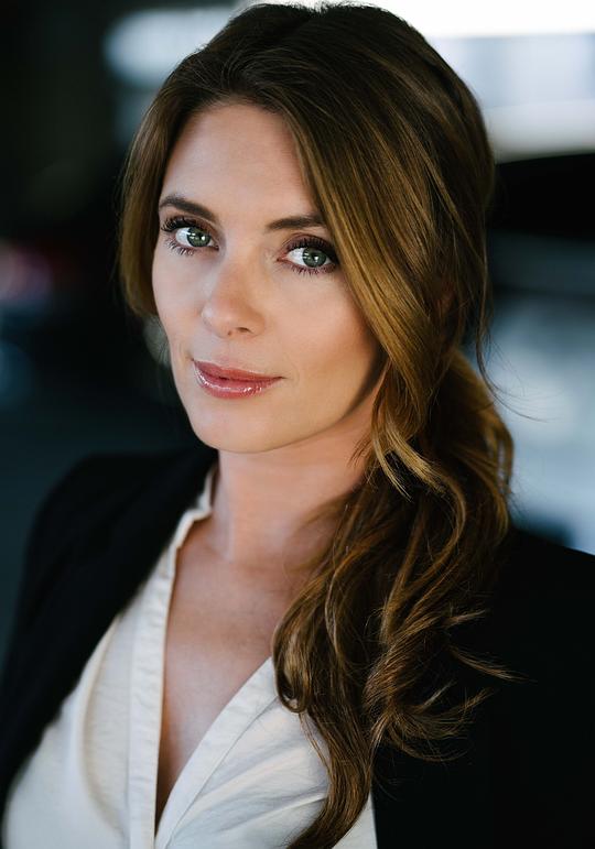 艾米·彭伯顿 Amy Pemberton