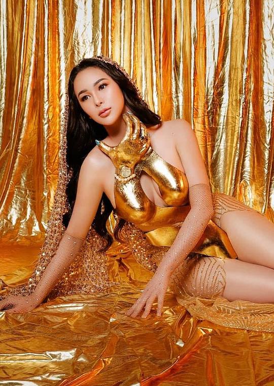 朱莉娅·维多利亚 Julia Victoria