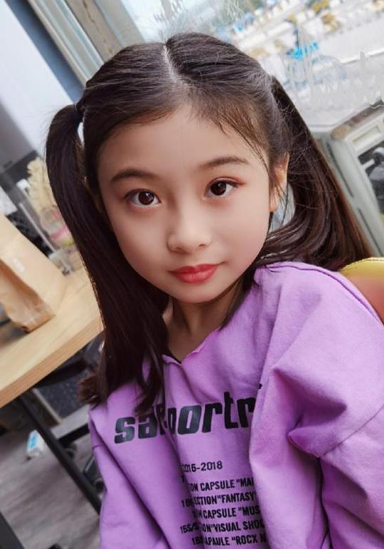 蒋佳雨彤 Jiayutong Jiang