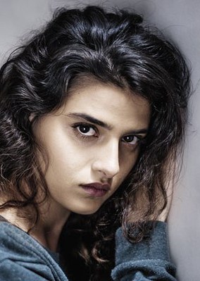 马纳尔·伊萨 Manal Issa