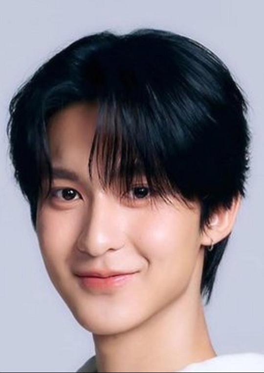 汀纳帕特·图斯尼特拉伊忒普 Tinnapat Tusnytraitep