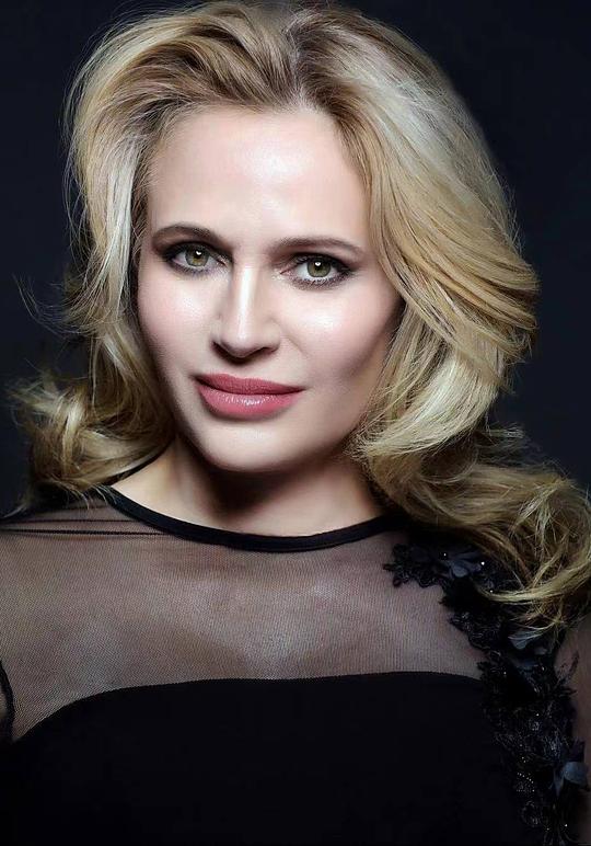 莉萨·罗兰 Leesa Rowland