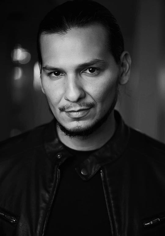 亚历克斯·利维纳利 Alex Livinalli