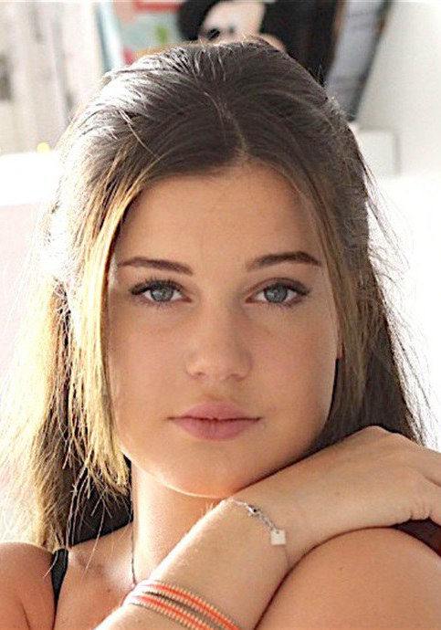 亚历克西娅·夏达 Alexia Chardard