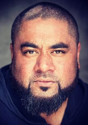 沙泰基·费诺·巴斯 Sateki Finau-Baas