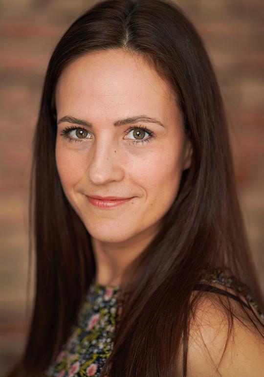 凯利-玛丽·克尔 Kelly-Marie Kerr