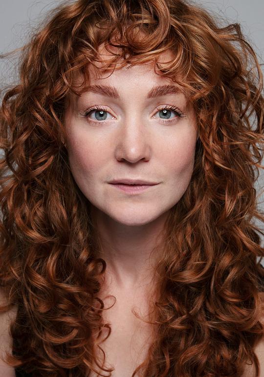菲比·托马斯 Phoebe Thomas