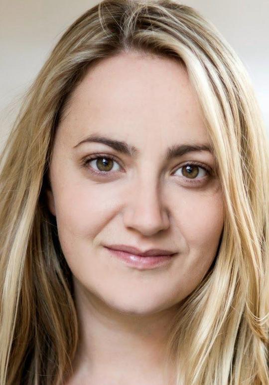 露西·萨克雷 Lucy Thackeray
