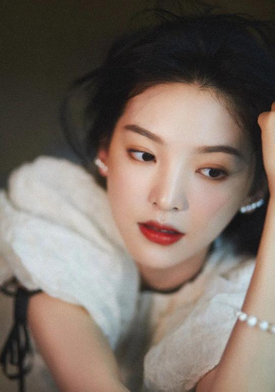 章若楠 Ruonan Zhang