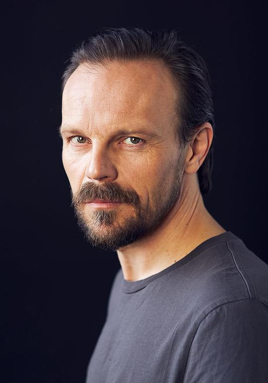 罗伯特·贝斯塔 Robert Besta